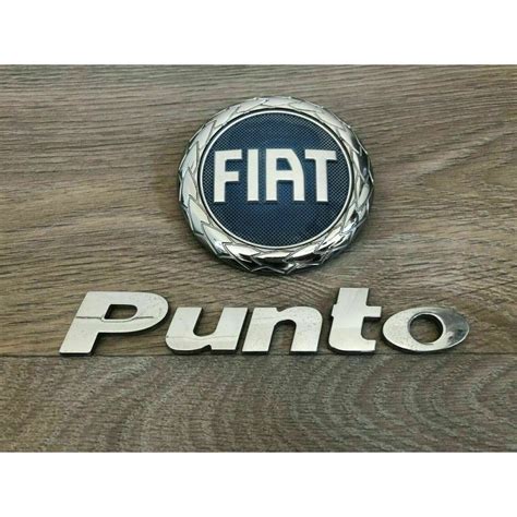 Monogrammes insignes logos badges emblèmes sigles FIAT PUNTO