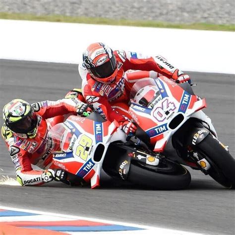 Toh Guarda Chi Si Rivede Al Ranch Spunta Anche Andrea Iannone