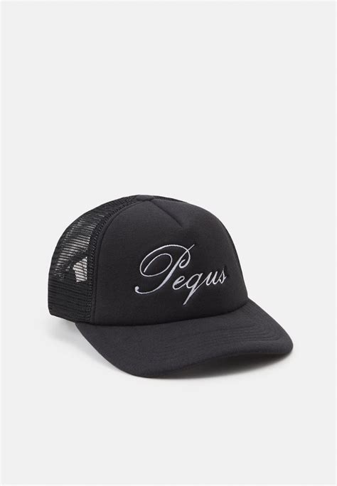 Pequs Logo Trucker Unisex Lippalakki Blackmusta Zalandofi