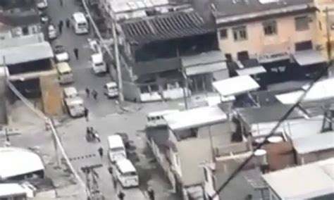 Vídeo Mostra Correria No Complexo Da Penha Durante Intenso Tiroteio