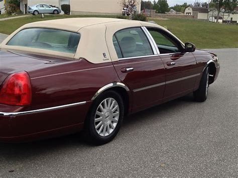 Purchase Used NICE 04 LINCOLN TOWN CAR ULTIMATE SUNROOF In Amelia