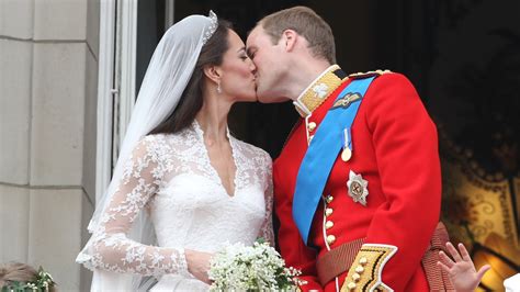 Details About Kate Middleton's Wedding Dress You Probably Missed