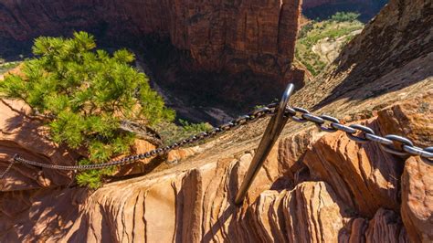 Angels Landing Is One Of The Most Dangerous Hikes In The Us Travel