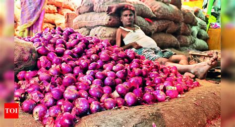 Onion Farmers Protest On Mumbai Agra Highway Over Centre S Ban On