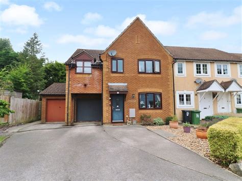 4 Bed End Terrace House For Sale In Cheltenham Gardens Hedge End So30