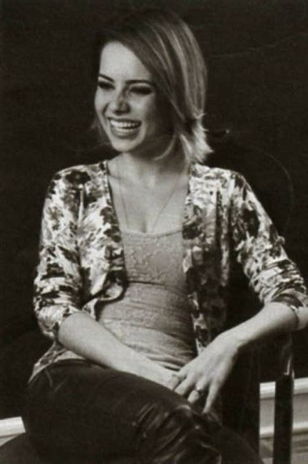 Ou Sem Sexo Anal Sandy Faz Striptease Se Masturba E Gostaria De Ir A Um Clube De Swing