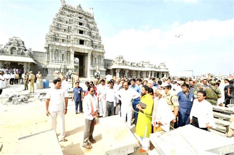 Yadadri-Bhuvanagiri: Telangana CM visits Lakshmi Narasimha Temple