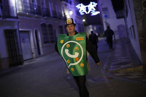 WhatsApp Will Stop Charging Its Annual Subscription Fee - Newsweek