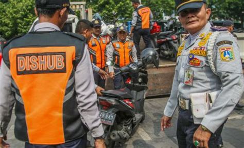 Dprd Dki Minta Tertibkan Jukir Liar Yang Meresahkan