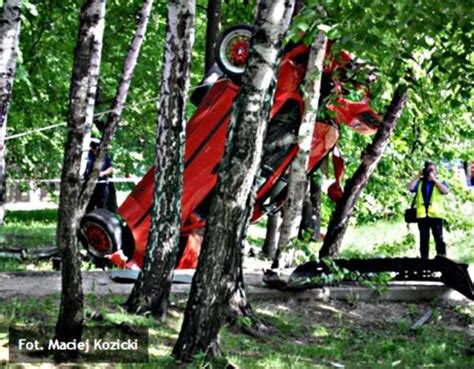 Tragiczny wypadek w Trzebini Rozbiło się bmw fakty interia pl