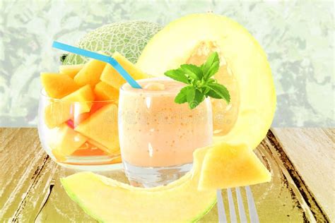 Smoothie Ou Milkshake De Melon De Cantaloup Avec Le Fruit Et Le Stevia