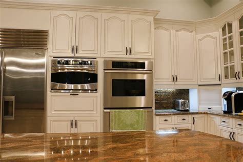 Cabinet Glazing, What Is It And Is It Right For Your Kitchen?