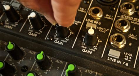 Microphone Gain Explained: How To Set Your Microphone Level - gearnews.com