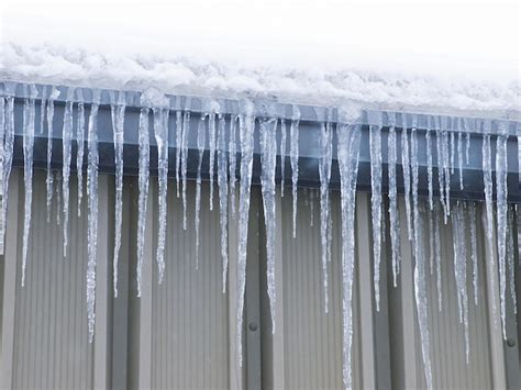 Premium Photo Many Icicles Hang From The Roof