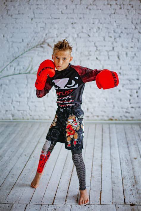 Muaythai тайский бокс спортсмен боец перчатки мальчик ребенок спорт мма ...