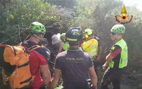 Cade Durante Un Arrampicata Su Una Falesia Nella Zona Di Sant Agostino