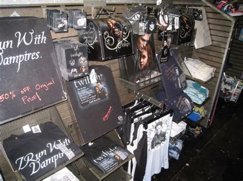 Twilight Hot Topic Twilight Pictures Twilight Twilight Cast