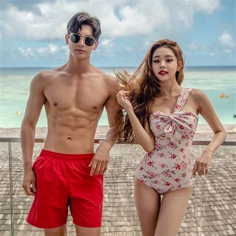 SET BƠI CẶP HỌA TIẾT HOA VINTAGE P2P Bikini Thương hiệu đồ bơi nữ đồ bơi nam hàng đầu Việt Nam
