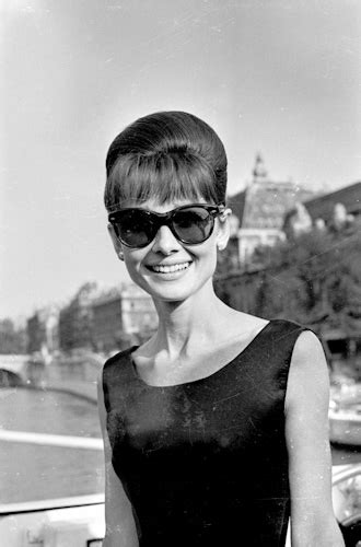 Oliver Goldsmith - Audrey Hepburn - Breakfast at Tiffany's | Sunglasses ...