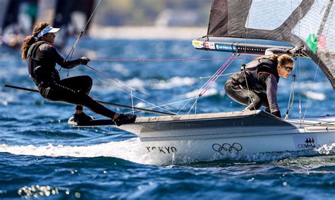 Martine Grael e Kahena Kunze fecham Mundial de 49erFX em sétimo