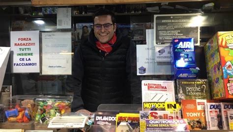 L'ultima notte della storica edicola Carella: sarà aperta solo di ...