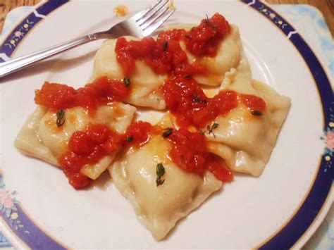 Deerly Beloved Bakery Thyme And Roasted Pepper Ravioli With Tomato