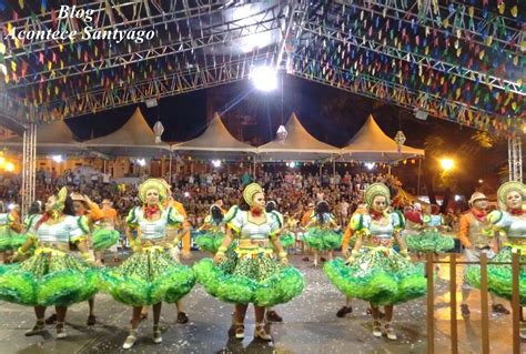 ACONTECE Público lota as arquibancadas na primeira noite do festival