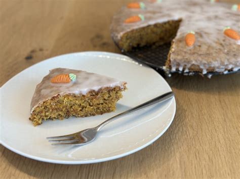 Glutenfreier Birnenkuchen mit karamellisierten Walnüssen Maisterei