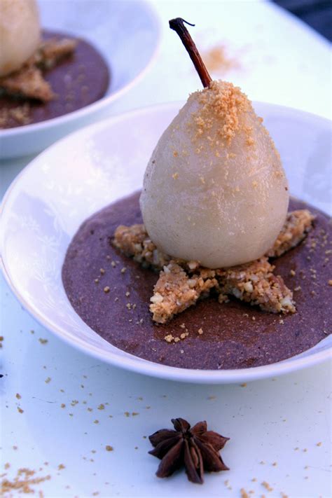 Poire Poch E Aux Pices Mousse Au Chocolat Et Tonka Croustillant