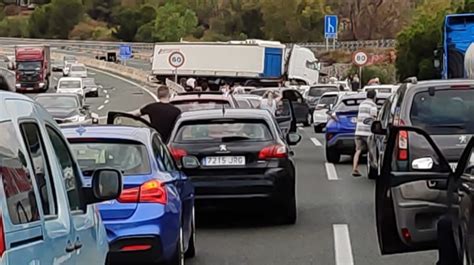 Accidente En La A 30 A La Altura Del Puerto De La Cadena Provoca