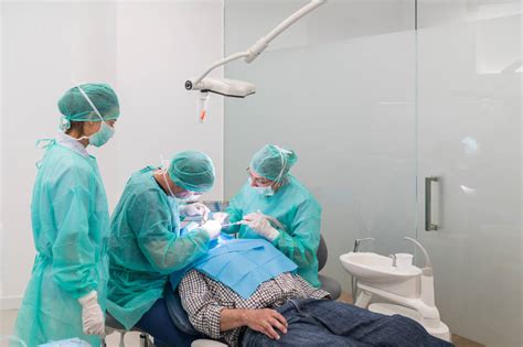 Cirugía Maxilofacial Extracción De Dientes Clínica Nuño Gil