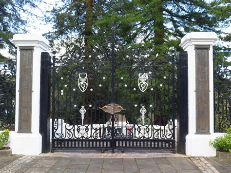 Memorial Gates Gate Piers And Flanking Quadrant Screens To Pontypool