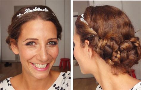 Un Coiffure Romantique Faire Avec Un Headband Et Gibson Bun Tress