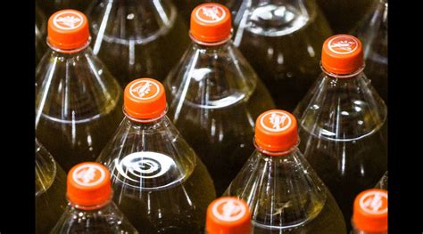 После ухода Coca-Cola из России в магазинах стало ещё больше колы