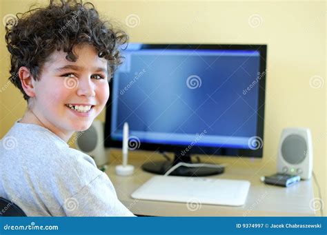 Kid Using Computer Stock Image Image Of College Computer 9374997