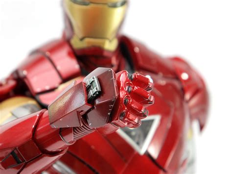 D A Y D R E A M E R Hot Toys Iron Man 2 Mark VI Part I Unboxing