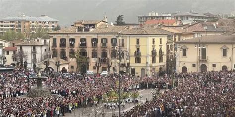 In Ventimila A Sulmona Per La Madonna Che Scappa Abruzzolive