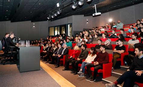 Ba Kan Dursun Ayd N Zbek Galatasaray Niversitesi Rencileri Ile Bir