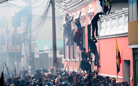 El Gobierno De Ecuador Decretó El Toque De Queda Y La Militarización De