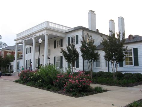 Presidents Mansion At Auburn University · George Washingtons Mount Vernon