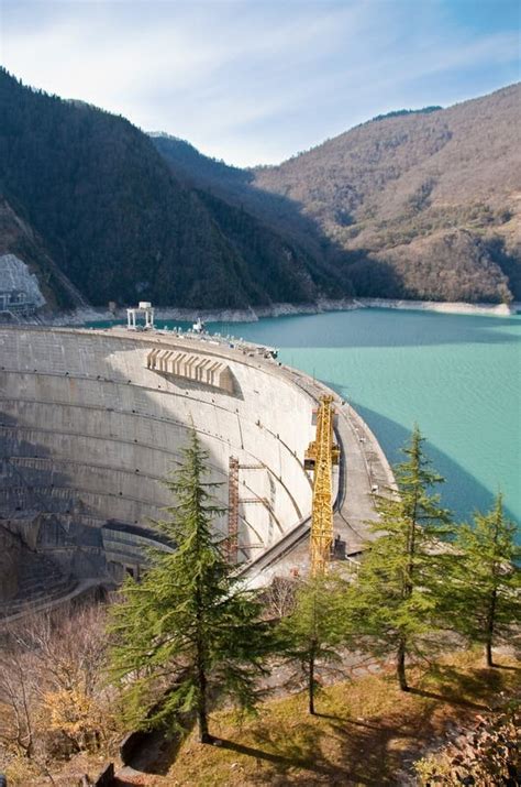 Hydroelectric dam stock image. Image of generation, mountains - 12717223