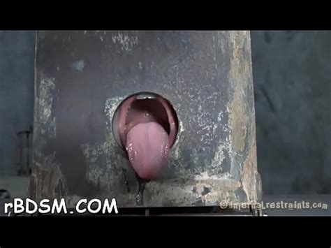 Cariño sujetado obtiene un gancho en su anal con juguete t XVIDEOS