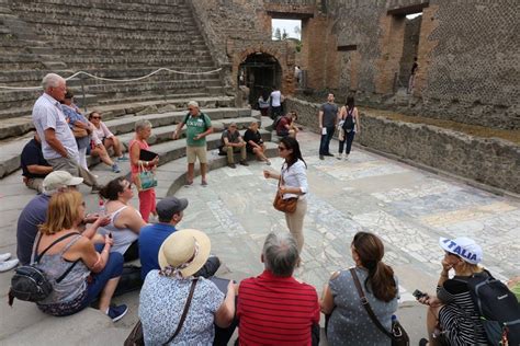 Tilbud Napoli Tur Og Pompeji Guidet Tur Hellotickets