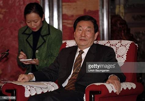 Zhu Rongji Li Peng China Photos and Premium High Res Pictures - Getty ...