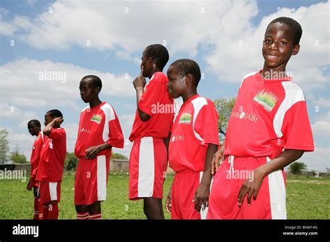 Une Quipe De Foot D Coliers Sud Africains Noirs Posant Pour Une Photo