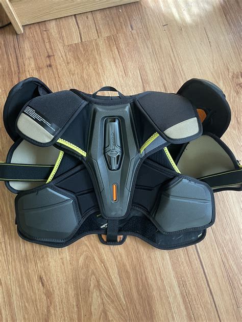 New Medium Ccm Tacks As V Pro Shoulder Pads Sidelineswap