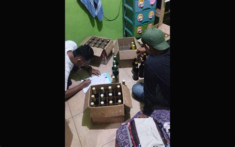 Polisi Sita Puluhan Botol Miras Di Lemahabang Kabupaten Cirebon