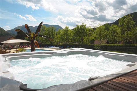 Camping Isère Piscine Mobil homes parcelles résidentielles