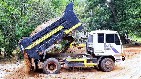 Hyundai Dump Trucks Dump Truck Bulldozer Working Bulldozer Loading