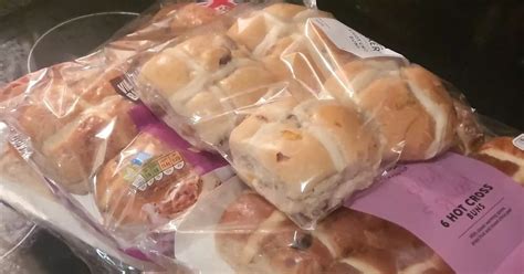 I Tried Sainsbury S Tesco Aldi And Asda Hot Cross Buns And One Was By Far The Tastiest
